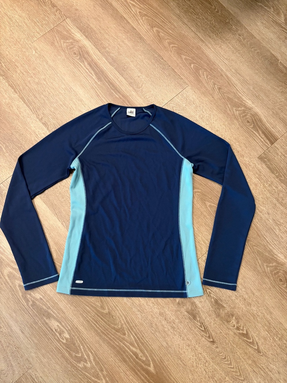 ALO Yoga Women's Long Sleeve Raglan Top in Navy & Light Blue